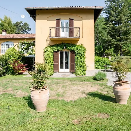 Bright Surrounded By Greenery With Parking & Shared Pool 아파트