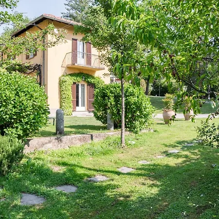 Bright Surrounded By Greenery With Parking & Shared Pool * Villa Guardia