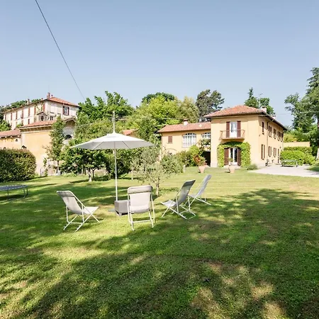 Bright Surrounded By Greenery With Parking & Shared Pool Villa Guardia